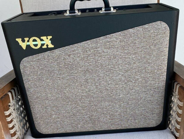 Vox AV30 - 30-watt 1x10" Analog Valve Modeling Amplifier